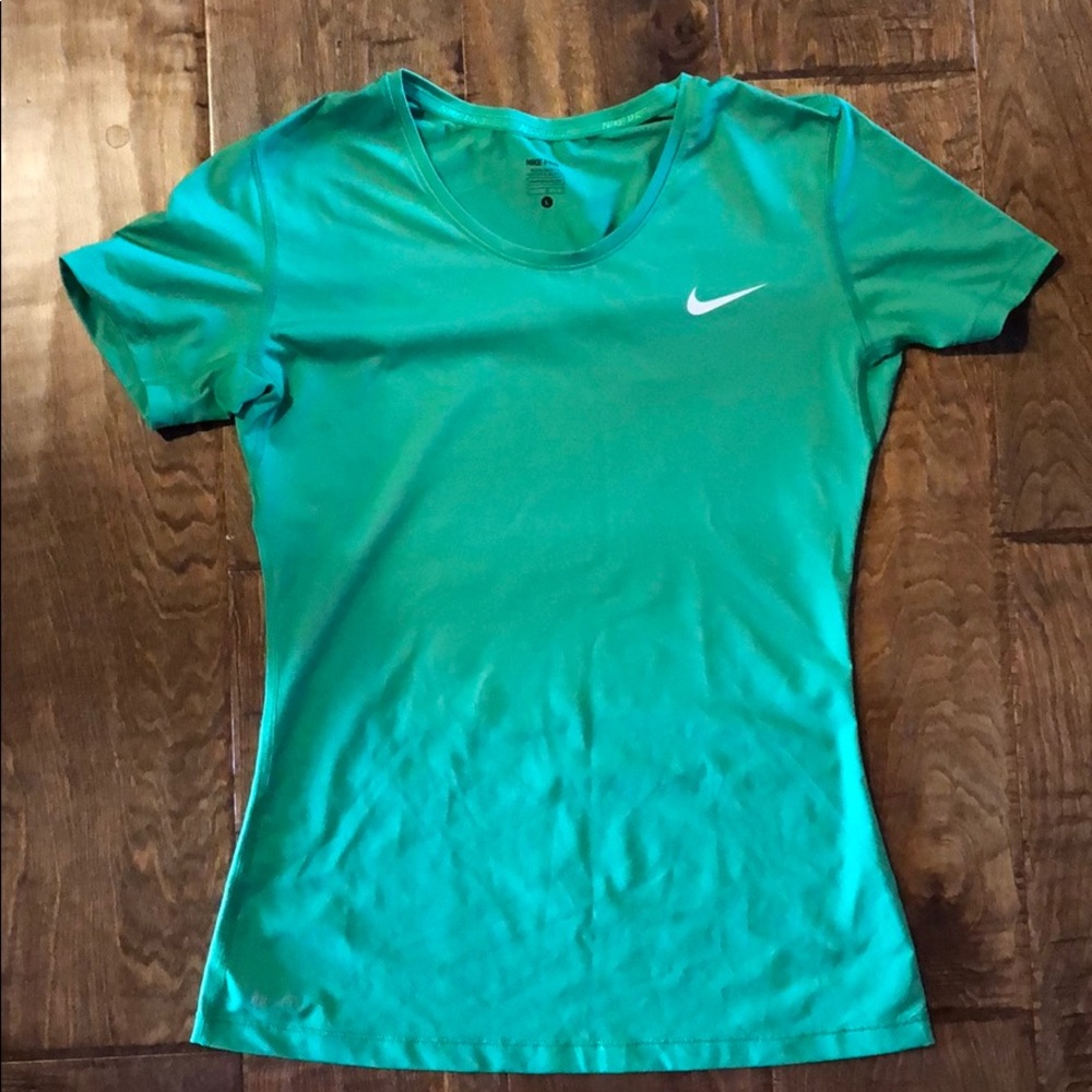 Nike pro T-shirt